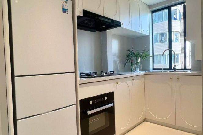 Jiaotong Univeristy elevator 2BR apartment with balcony