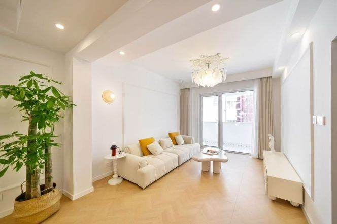 Wuding Rd metro/1br1bt/central AC/floor heat/outdoor balcony/store room/oven