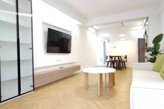 Charming 1+1brs 2lrs with Yard Nr L2/3/4 zhongshan park sta