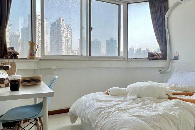 Bright room with big windows,close to ECNU/SJTU LONG/short lease