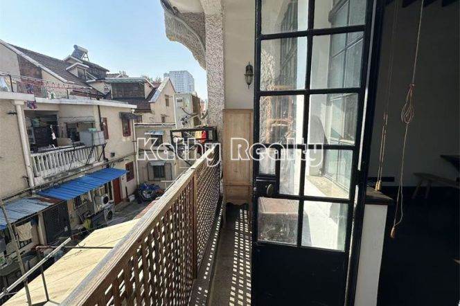 200sqm 4BR 2Baths APT Xintiandi 16.5k