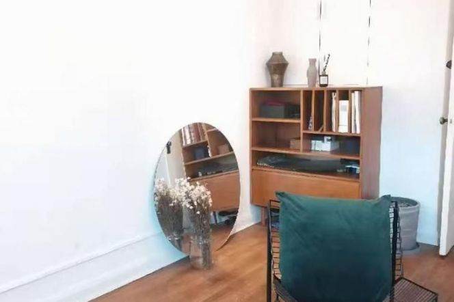 2 br old Apt/big windows/ ok for working studio in Xintiandi  for 10K