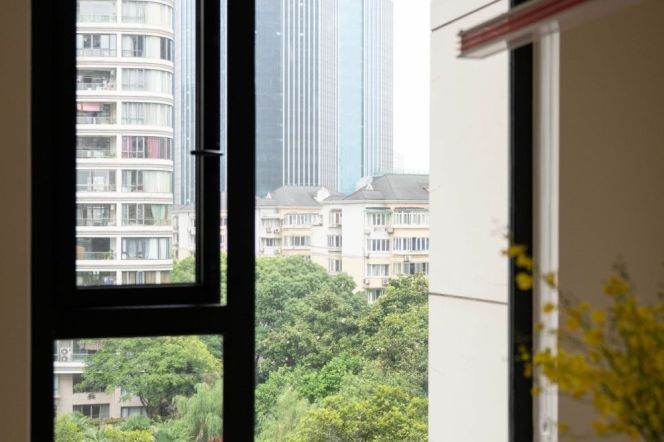 Top of City 3-bedroom apartment with stunning views, near Nanjing West Road subway Station