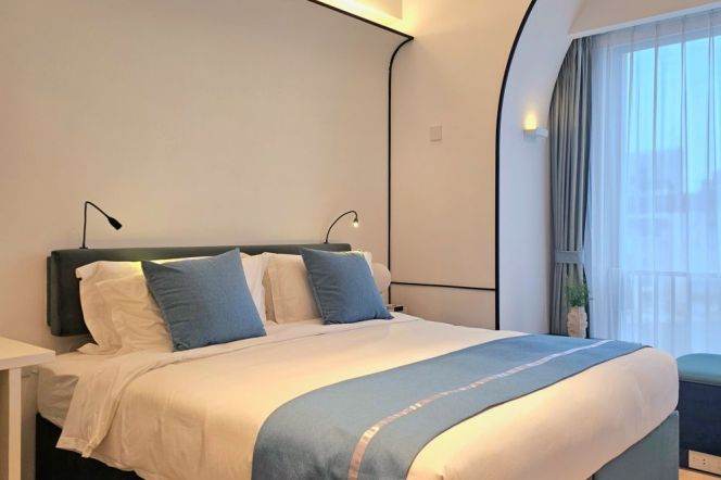 The price is for year rent. Short rent will be higher.