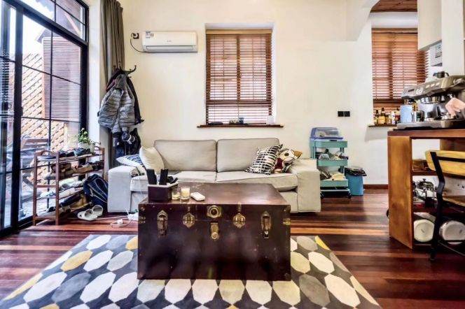 Nice yard 2Brs/1Lr/1Bt apt nr south shanxi rd,M1/9/10/12