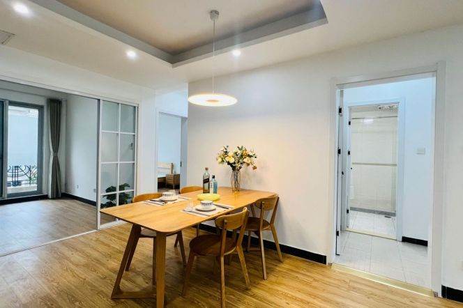  Homey 3br elevator apt at Changning    Line 10