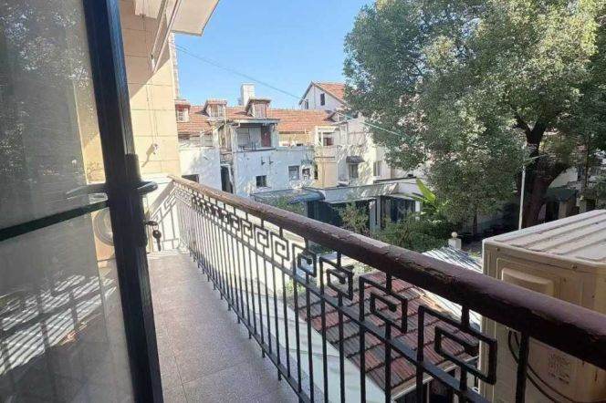 Bright 2br old apt with Balcony nr South Shaanxi Rd&IAPM