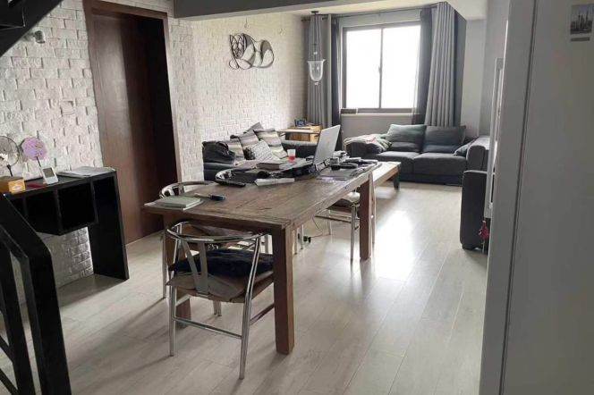 Cozy 3BR 2BA 180㎡ High-Floor Duplex on Changle Rd