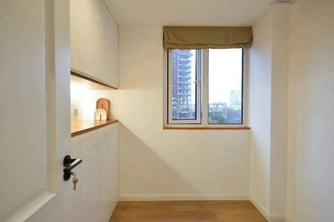 Changping Rd metro/3br2bt/central AC/floor heat//bathtub/balcony