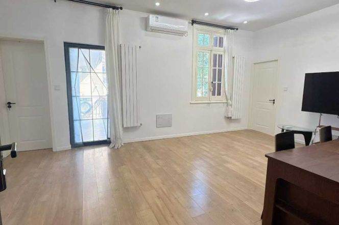 Bright 2br old apt with Balcony nr South Shaanxi Rd&IAPM