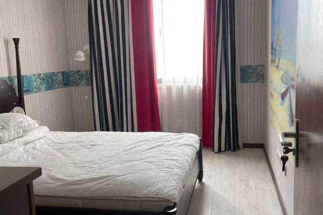 Cozy 3BR 2BA 180㎡ High-Floor Duplex on Changle Rd