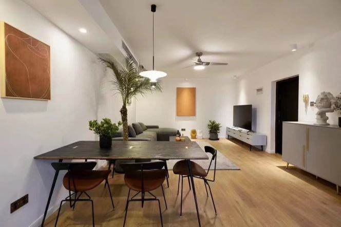 Changping Rd metro/3br2bt/central AC/floor heat//bathtub/balcony