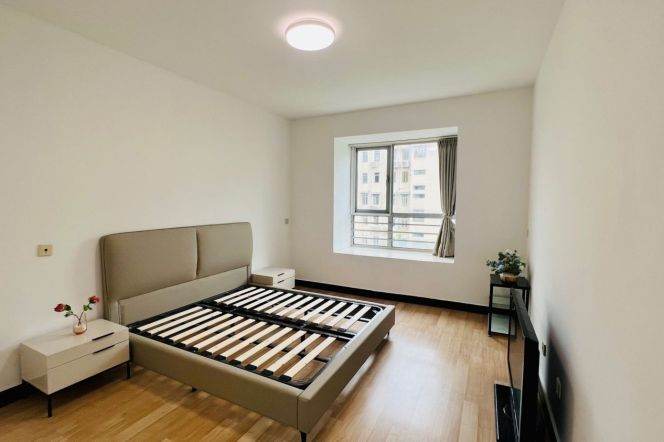  Homey 3br elevator apt at Changning    Line 10