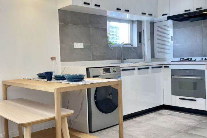 prime location- quiet unit-elevator- nice equipments- at Jiaozhou Road-Puxi