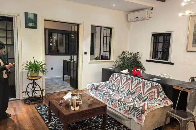 shanghai style old apartment-1bed 70sqm-oven-quiet unit-nice vibe area at Wukang Road
