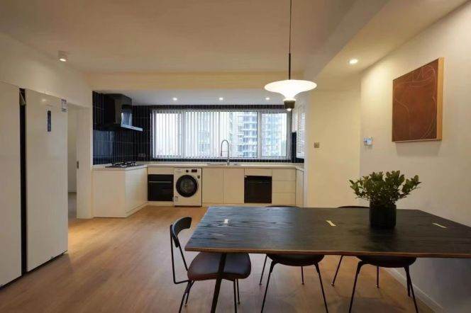 Changping Rd metro/3br2bt/central AC/floor heat//bathtub/balcony