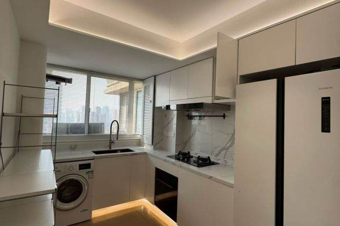 Changping Rd metro/3br2bt/central AC/floor heat/balcony/oven