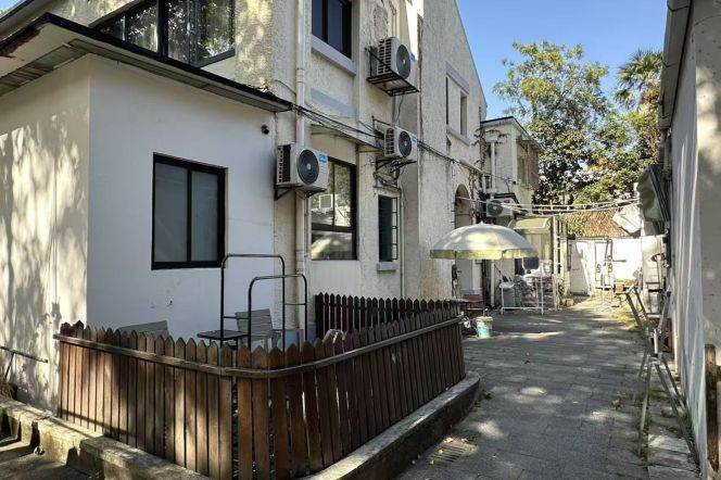 High ceiling old House 1BR Garden Hengshan rd 7.9k