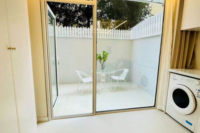 Renovated 1br with yard near Zhongshan Park