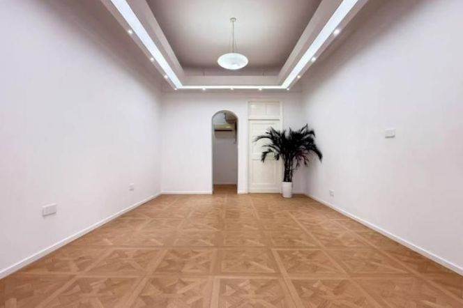 70 sqm newly renovated old house&private yard/Fumin rd for 9K