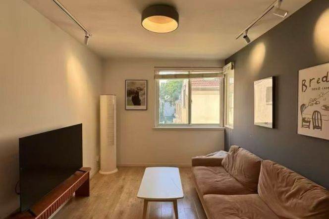 modern 2brs nice furniture near IAPM and metro line 1,10,12 only 13.5K