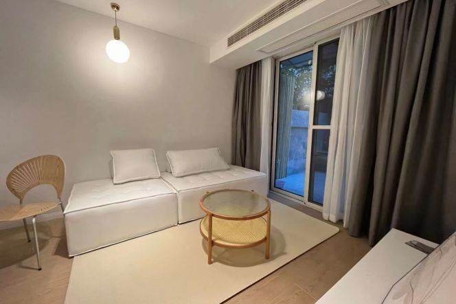 1+1 w. 20-sq.m Yard&Floor Heating Jiangsu Rd Station