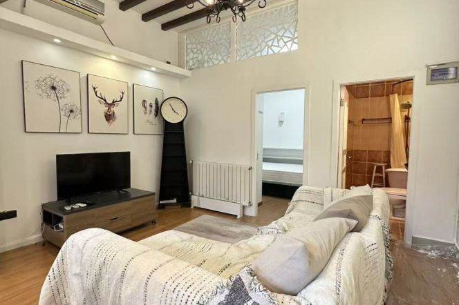 good value- 1bed with private yard- oven-wall heating at South Xiangyang Road
