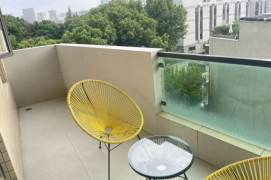 Cozy 2Br Apt w. big Balc/Heating Shanghai Library 