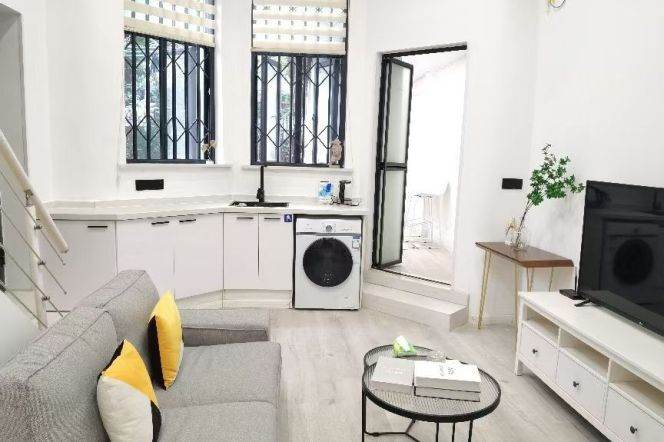 Full furnished 1br/2living & loft/storage room@Zs park & Line 2/3/4