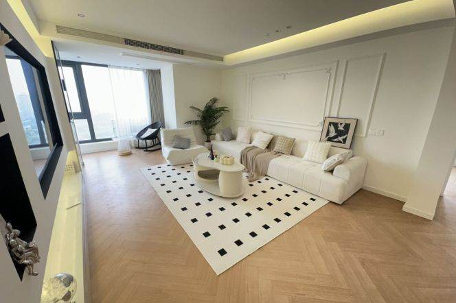 Brand new just renovated 3 br  18.5K with central AC floor heating M3/4/13 