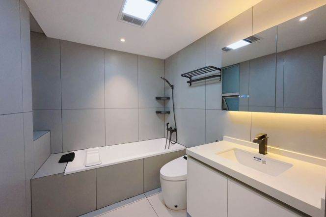 modern good quality 3brs floor heating nice park view beside Zhong shan park line 2,3,4