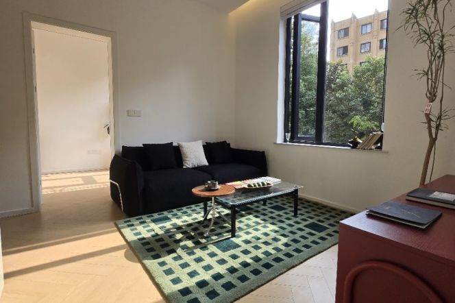 Beautiful 2 bedrooms service Apt+Free Wifi+gym+heating @Changping