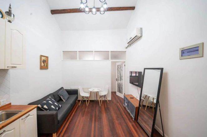 Duplex 2Br Lane House w. Wall Heater 