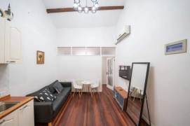 Duplex 2Br Lane House w. Wall Heater 