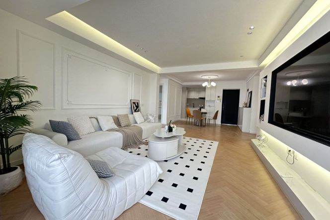 Brand new just renovated 3 br  18.5K with central AC floor heating M3/4/13 