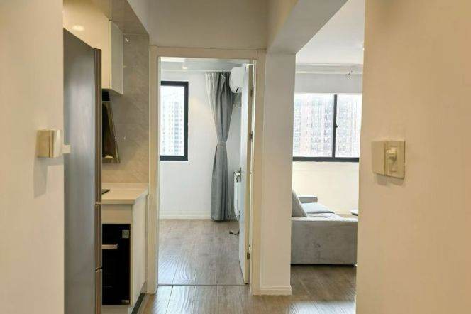 Spacious 2Brs/1Lr/1Bt apt nr Changping rd,M7