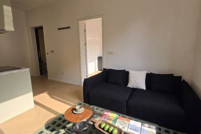 Beautiful 2 bedrooms service Apt+Free Wifi+gym+heating @Changping