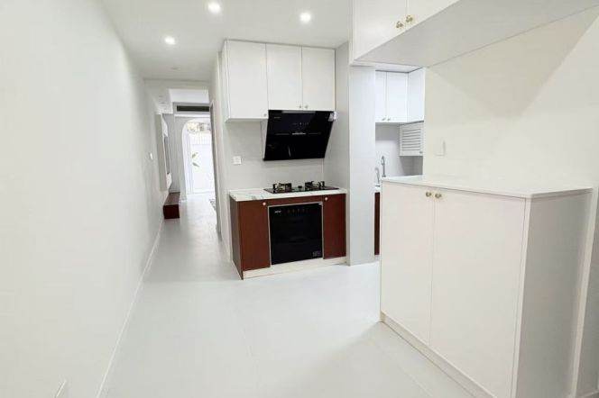 Zhongshan park 1BR apartment with yard