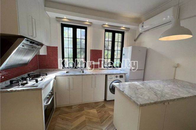 Beautiful compound 2BR APT Hengshan Rd station 16.8k 