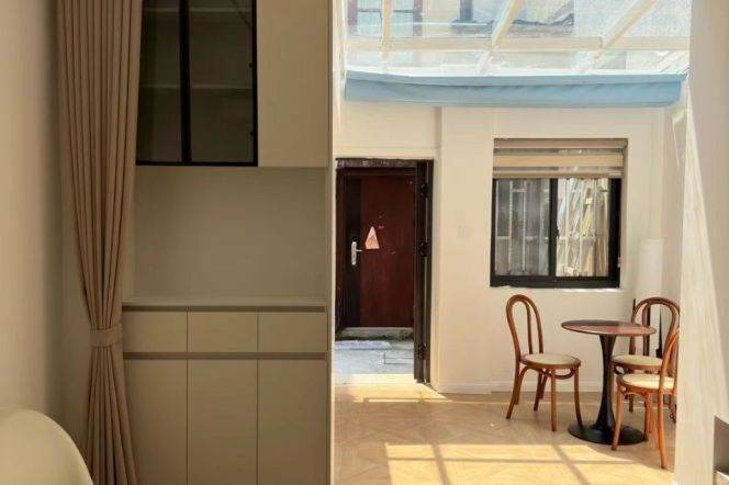 Bright 1BR with 15sqm Sunroom | Prime Hengfu Location & High-End Finishes | 7,999 RMB/Month