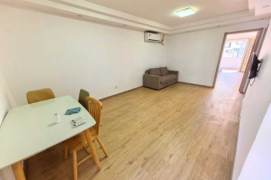 Spacious 3br 2lr/elevator/145 SQM/bright room,West yan'an rd@L3/4