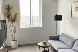 Newly Renovated 2BR Old Apt Next to West Nanjing Rd Station