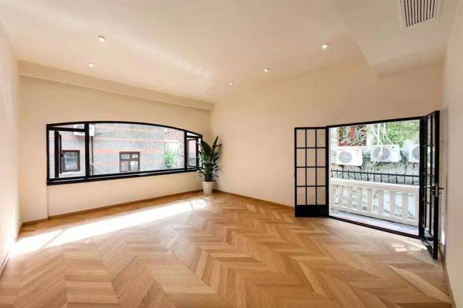 Middle Huaihai Rd/South Shaanxi Rd /Lanehouse/3br2bt/central AC/floor heat/garden/oven/balcony