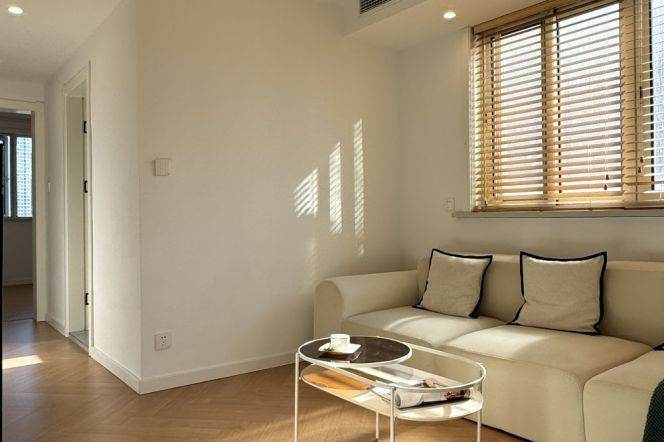 Fabulous sunny 2BR Apt +cloakroom/Jing'an Tempe metro /heating+ oven+elevator