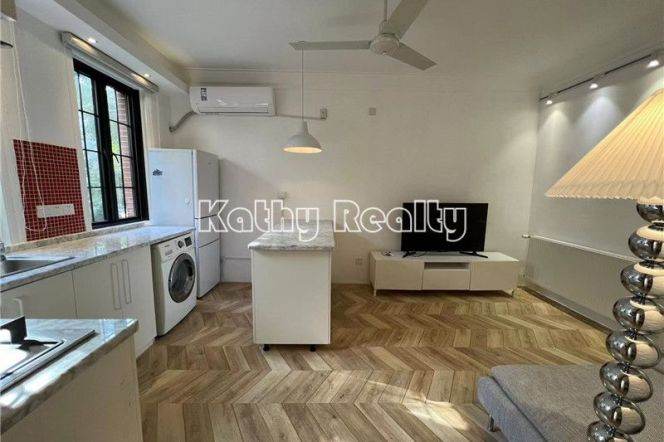 Beautiful compound 2BR APT Hengshan Rd station 16.8k 