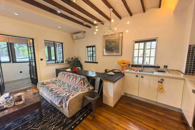 Jiaotong University or Shanghai Library Station 1Br with Open Balcony Line10/11