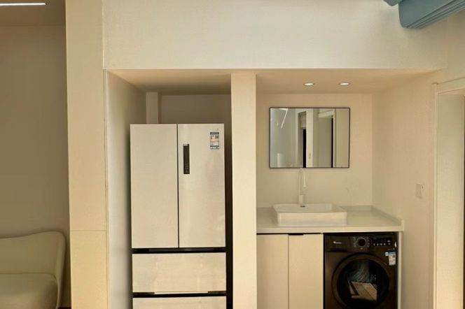 Bright 1BR with 15sqm Sunroom | Prime Hengfu Location & High-End Finishes | 7,999 RMB/Month