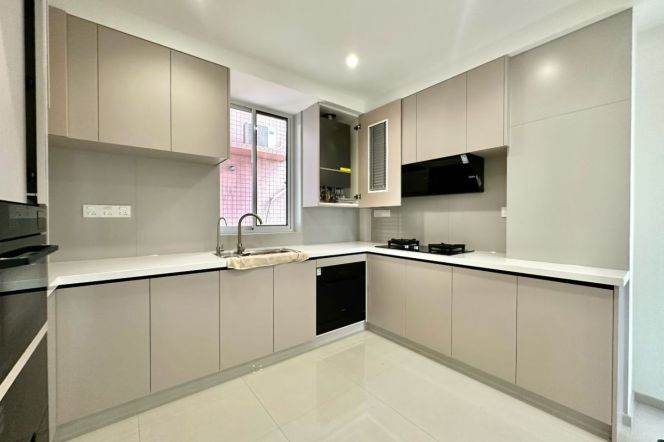 modern 2brs floor heating modern furniture near IAPM and line 1,10,12 