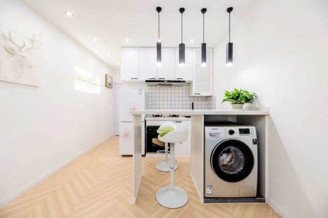 Full furnished 1br/2living & oven @South Shanxi Rd & Line 1/10/12 