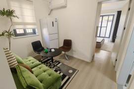 West Bund ,Good price 2 br with yard , easy to L11 LongYao Rd St.+ L 3 ShiLong Rd St.
